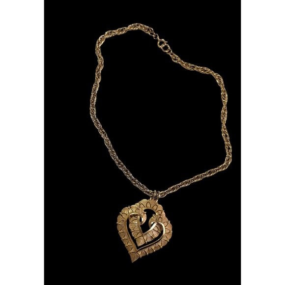 Vintage Crown Trifari Gold Tone Heart Pendant Necklace Chain 20" Elegant - Picture 3 of 8